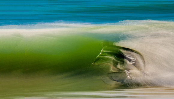 WHITE SURF AND TAILS