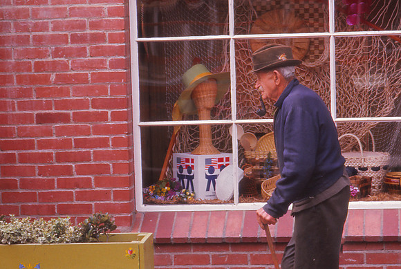 OLD MAN WITH PIPE
