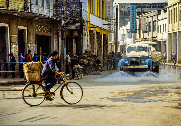 THE BICYCLIST AND THE STREET WASHER